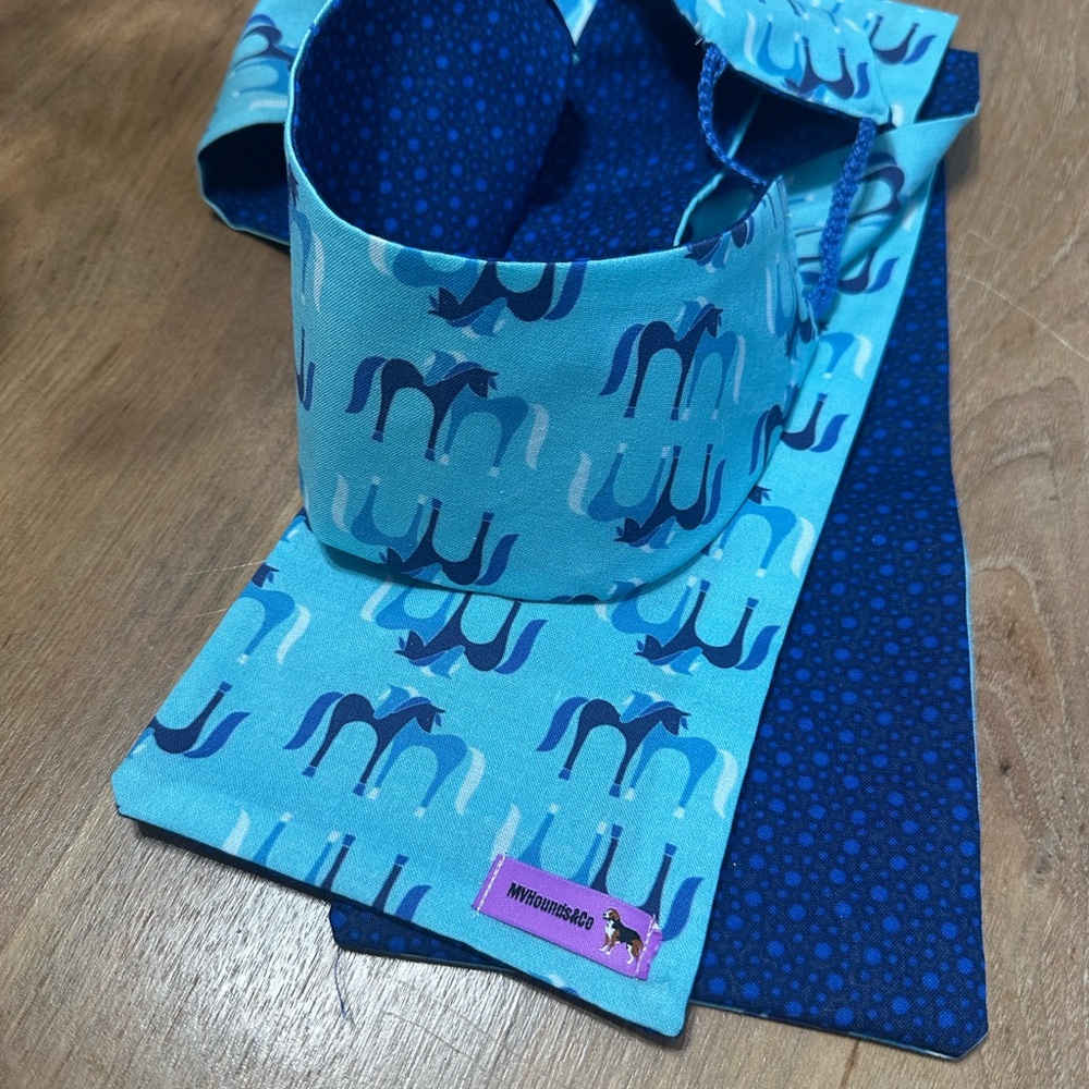 “Lovey”, exclusive fabric from Mare Goods. Fully reversible stocktie.